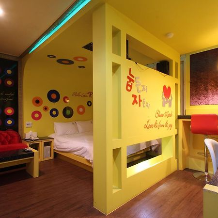 Show Hotel Busan Esterno foto