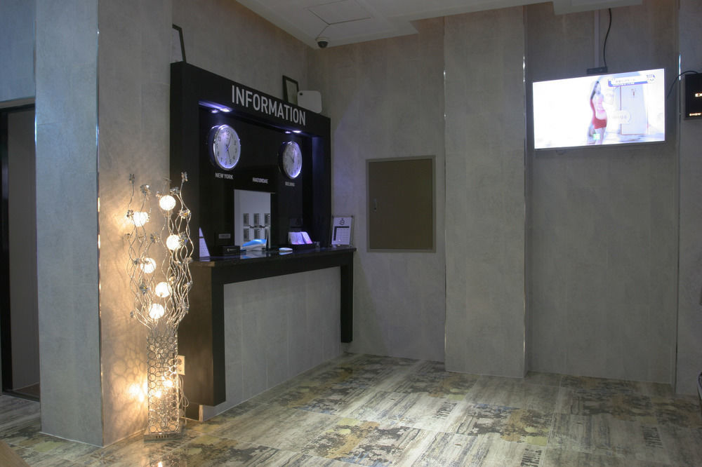 Show Hotel Busan Esterno foto
