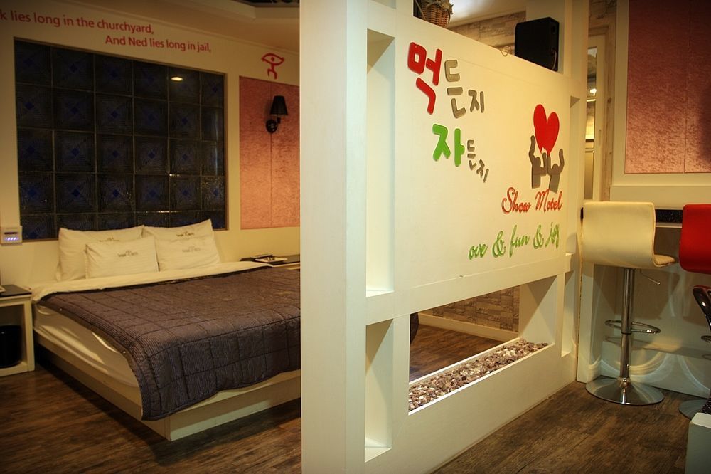 Show Hotel Busan Esterno foto