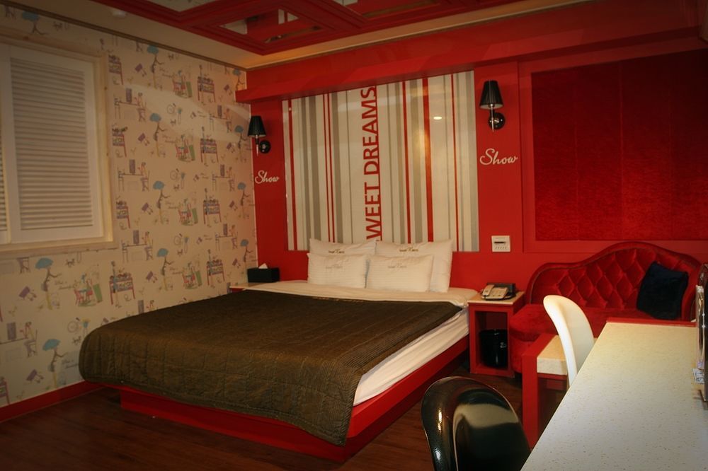 Show Hotel Busan Esterno foto