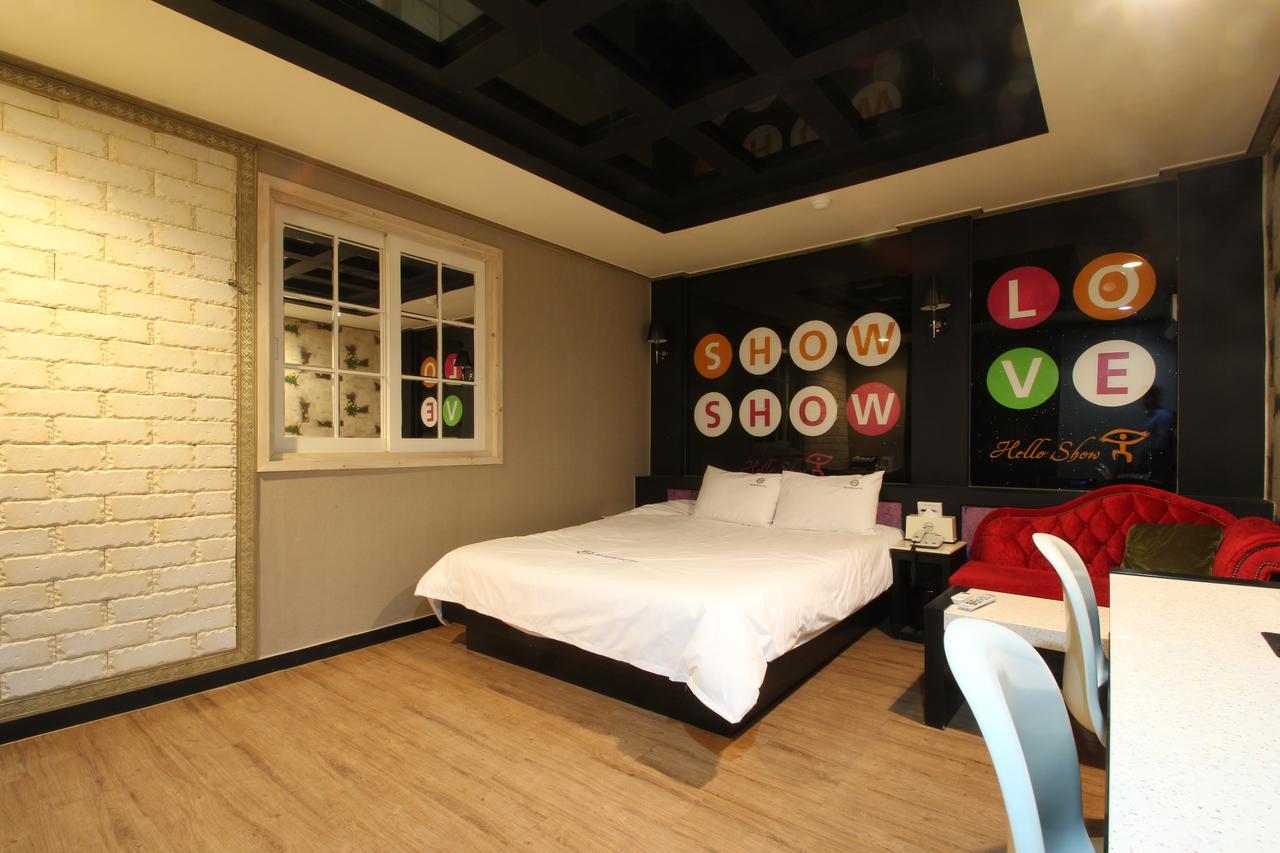 Show Hotel Busan Esterno foto