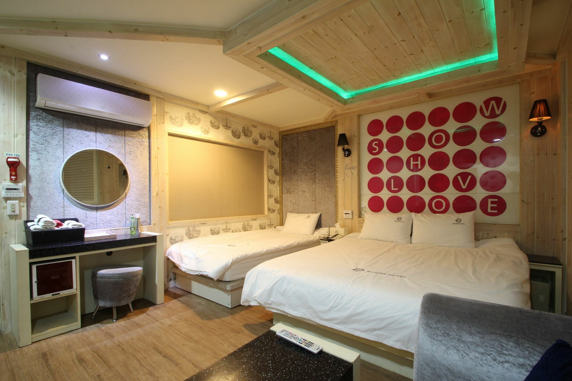 Show Hotel Busan Esterno foto